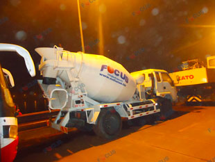 RHD camion hormigonera entregando a Oceanía